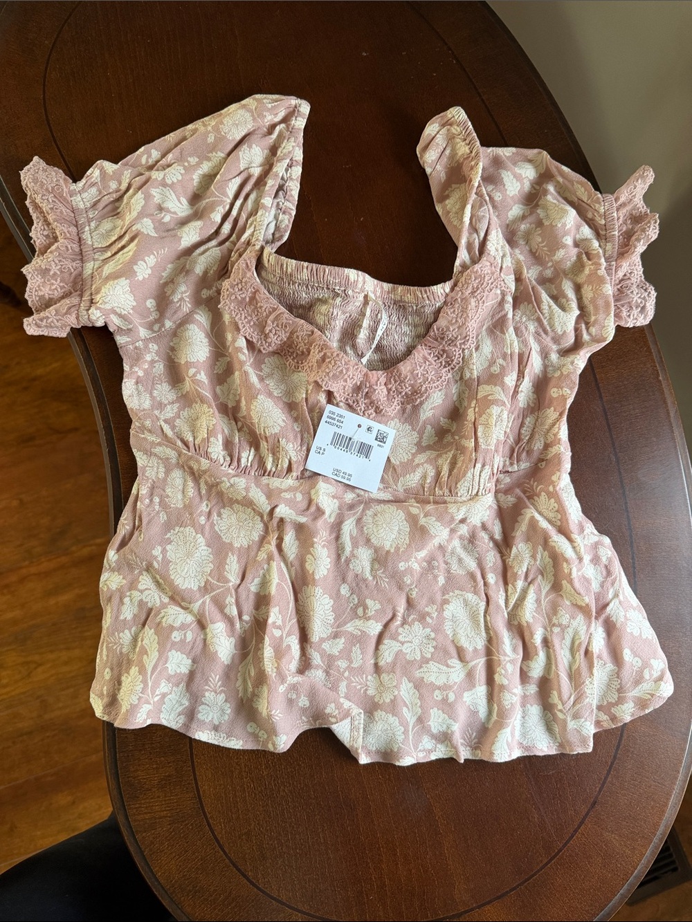 New with American Eagle Outfitters Pink Floral Lace-Trim Puff Sleeve Peplum Top